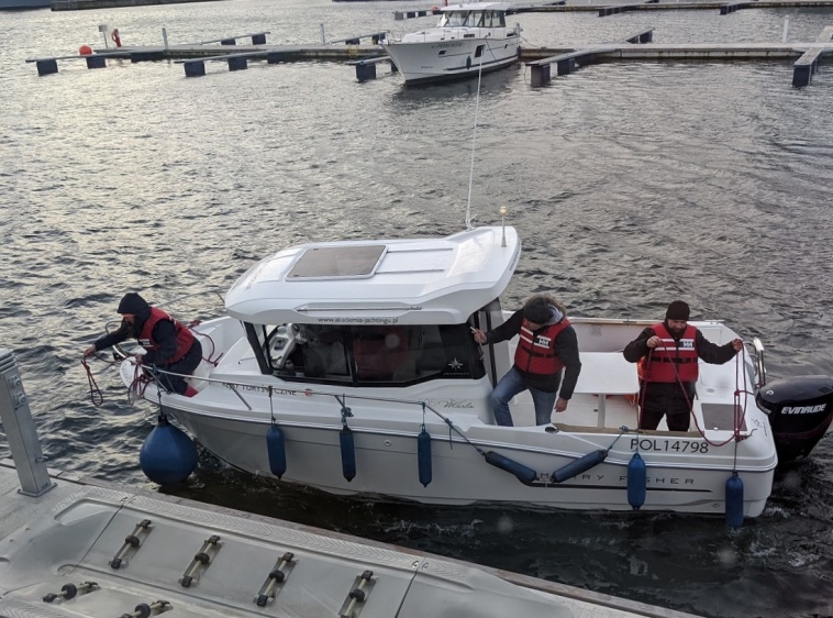 Profesjonalne kursy motorowodne w Akademii Jachtingu